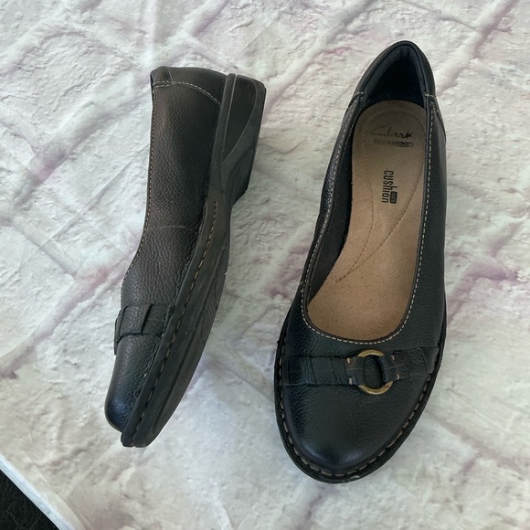 Clarks Black Leather Flats Classic Loafers - Picture 2 of 7